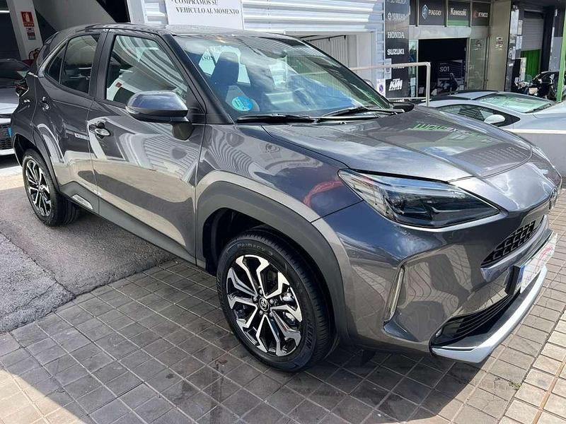 Usado Toyota Yaris Cross Style 116 CV (85 kW) 2024 Gris SUV