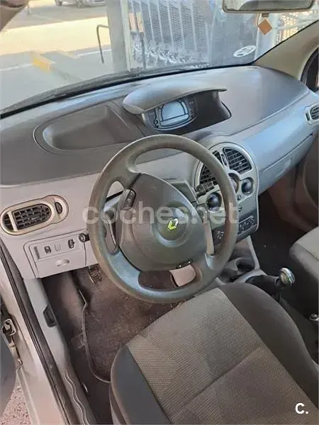 Usado Renault Modus Authentique 85 CV (62 kW) 2007 Gris / plata Monovolumen