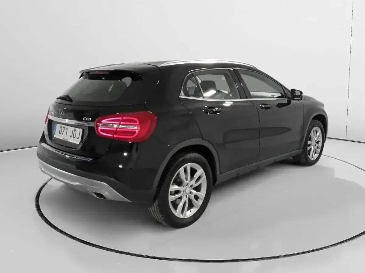 Usado Mercedes GLA200 Style 136 CV (100 kW) 2015 Negro SUV