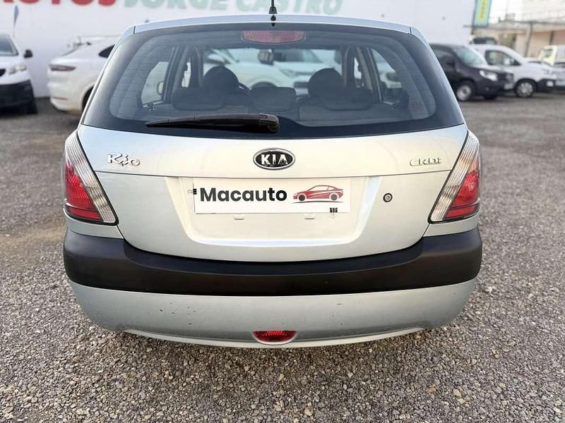 Usado Kia Rio Active 110 CV (80 kW) 2006 Azul Utilitario
