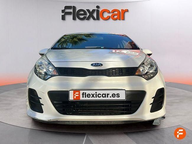 Usado Kia Rio 84 CV (61 kW) 2016 Blanco Berlina