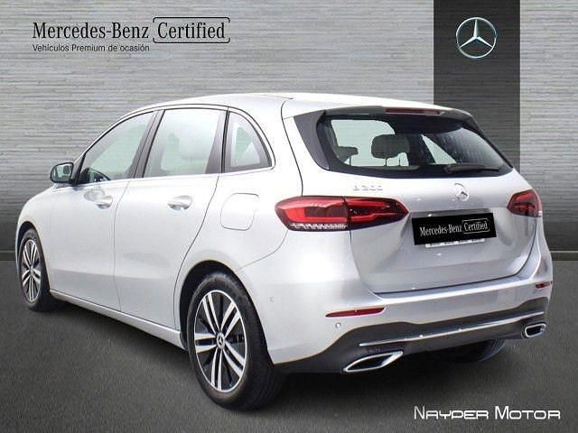 Usado Mercedes B200 163 CV (119 kW) 2021 Plata iridio Monovolumen