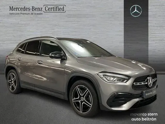 Usado Mercedes GLA250 AMG line 218 CV (160 kW) 2022 Gris montaña SUV
