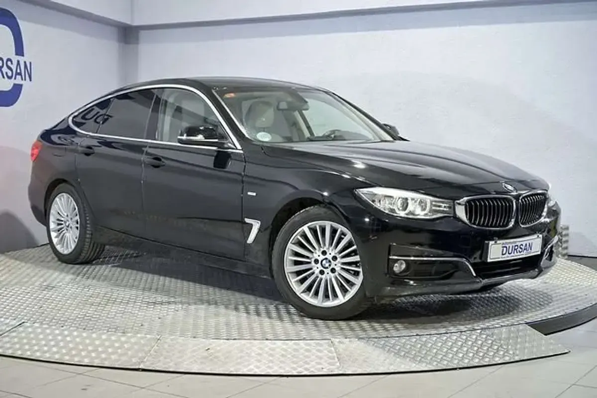 Usado BMW 318 Comfort Edition 143 CV (105 kW) 2015 Negro Berlina