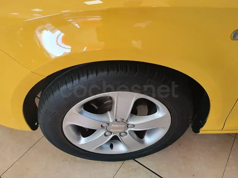 Usado Seat Leon Sport 105 CV (77 kW) 2007 Amarillo Utilitario