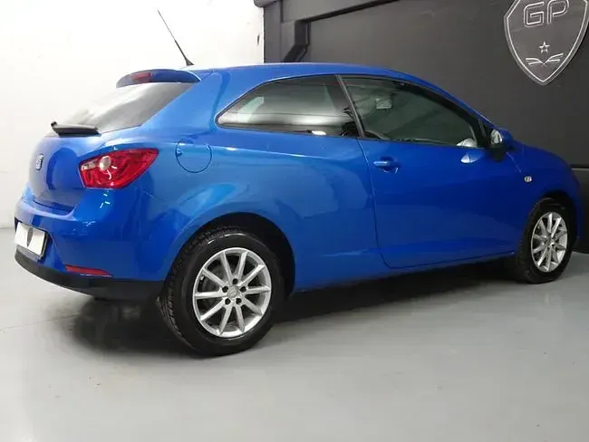 Usado Seat Ibiza Style 85 CV (62 kW) 2010 Azul Utilitario