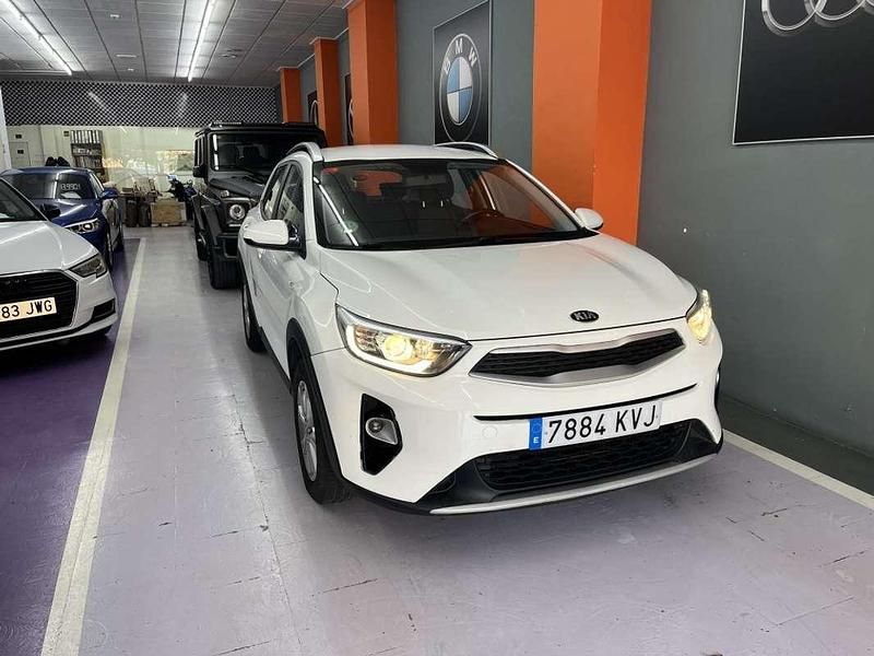 Usado Kia Stonic 84 CV (61 kW) 2019 Blanco SUV