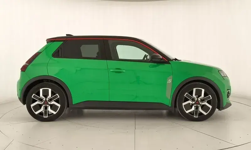 Usado Renault R5 Techno 110 kW (150 CV) 2025 Verde Utilitario