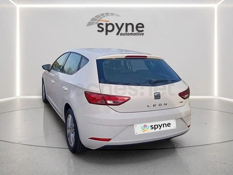 Usado Seat Leon Style 110 CV (80 kW) 2018 Blanco Berlina