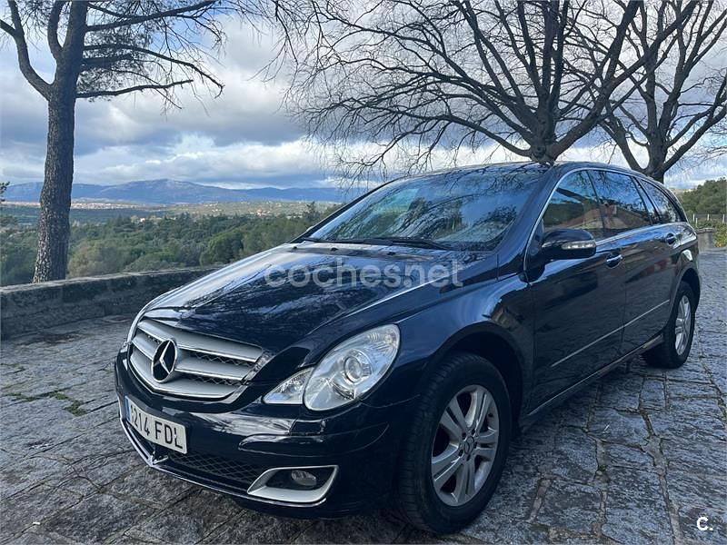 Usado Mercedes R500 306 CV (225 kW) 2006 Azul Monovolumen