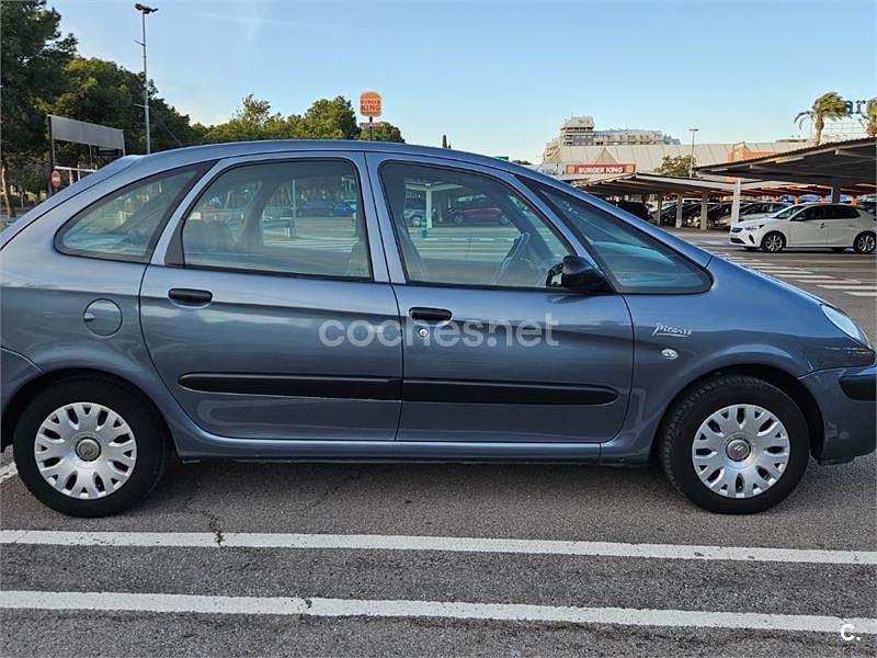 Usado Citroën Xsara Picasso 110 CV (80 kW) 2006 Gris / plata Monovolumen
