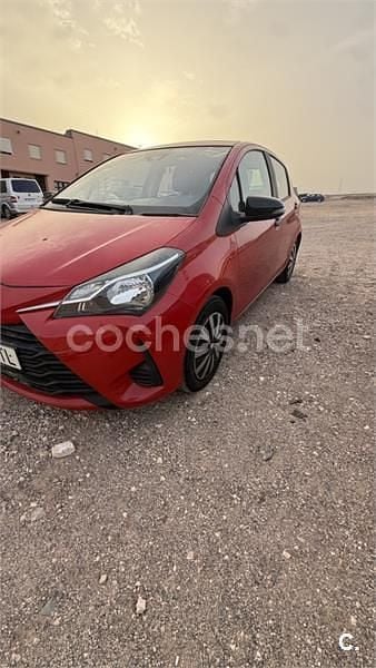 Rojo Usado 2019 Toyota Yaris Active Berlina | 10.000 € (Buen precio) - Imagen 1/4