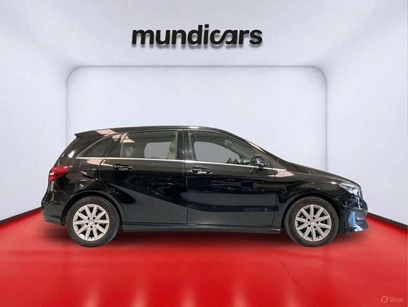 Usado Mercedes B180 Style 110 CV (80 kW) 2016 Negro Monovolumen