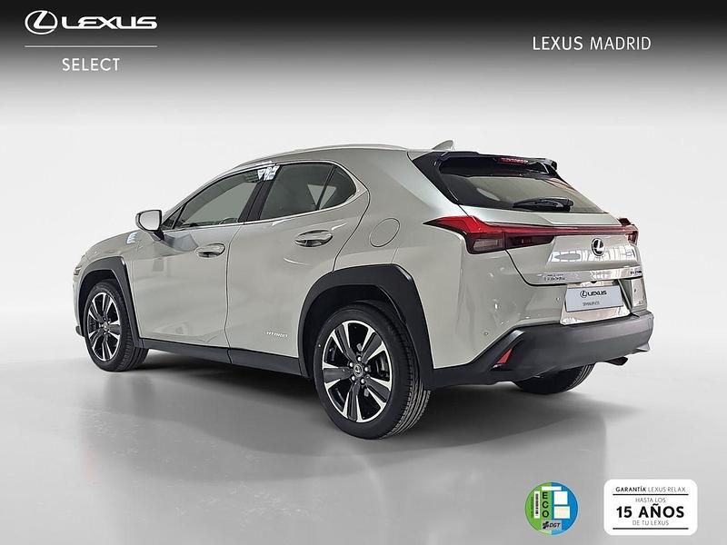 Usado Lexus UX 184 CV (135 kW) 2021 Plateado SUV