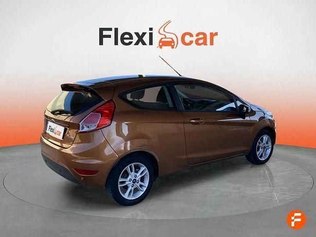 Usado Ford Fiesta Trend 100 CV (73 kW) 2016 Naranja Utilitario