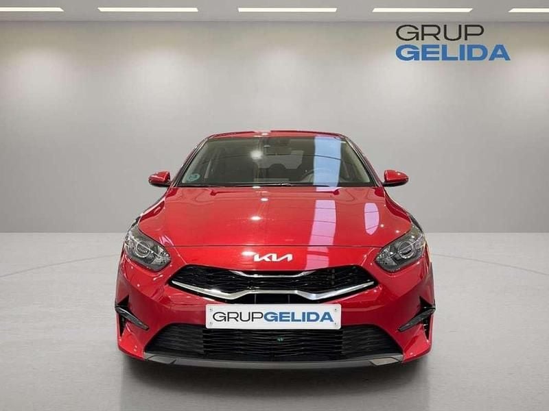 Używany Kia Ceed 120 KM (88 kW) 2023 Czerwony Hatchback