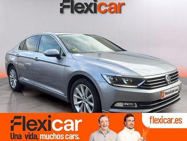 Usado VW Passat Advance 120 CV (88 kW) 2018 Gris Berlina