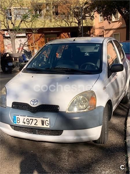 Blanco Usado 1999 Toyota Yaris Sol Berlina | 2200 € (Precio justo) - Imagen 1/3