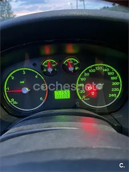 Usado Ford Focus Ghia 115 CV (84 kW) 2006 Azul Berlina