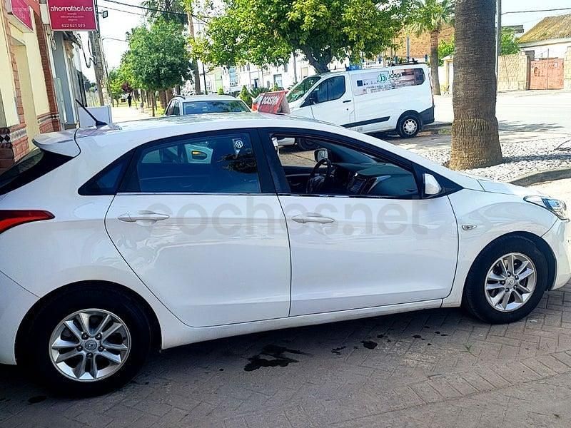 Usado Hyundai i30 90 CV (66 kW) 2012 Blanco Berlina