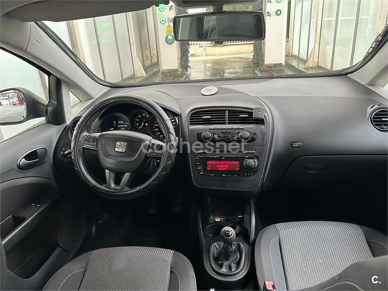 Usado Seat Altea XL Reference 125 CV (91 kW) 2010 Negro Monovolumen