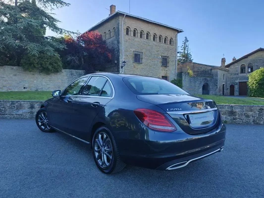 Usado Mercedes C220 170 CV (125 kW) 2016 Gris Berlina
