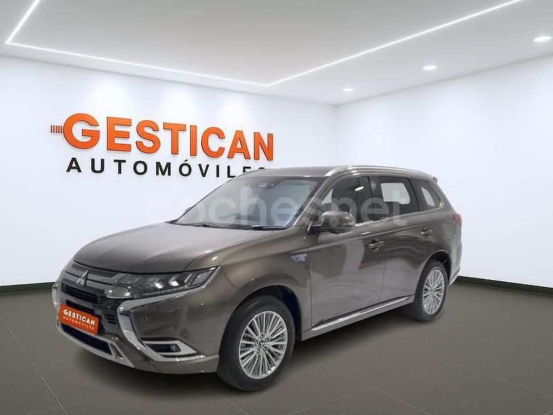 Marrón Usado 2020 Mitsubishi Outlander P-HEV Motion SUV | 25.990 € (Un poco caro) - Imagen 1/4