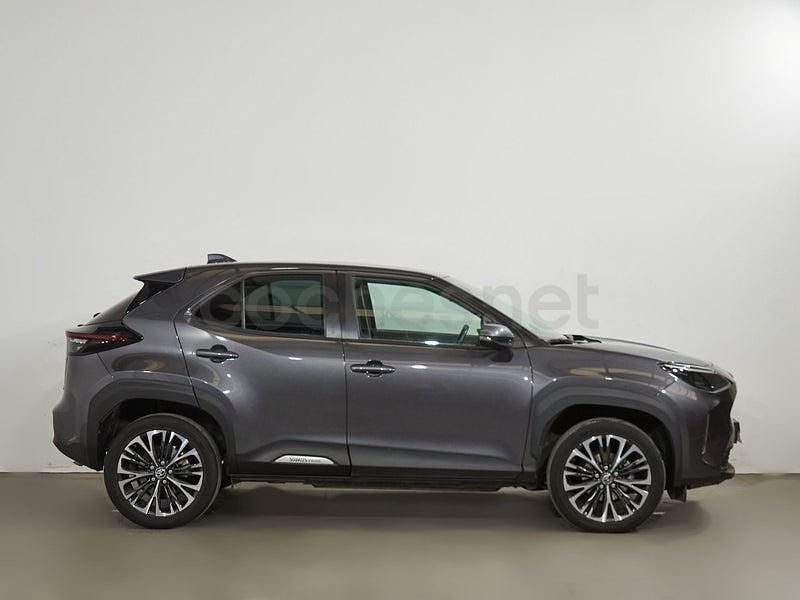 Usado Toyota Yaris Cross Style 116 CV (85 kW) 2021 Gris / plata SUV