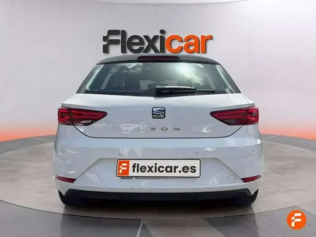 Usado Seat Leon ST Reference 116 CV (85 kW) 2018 Blanco Familiar