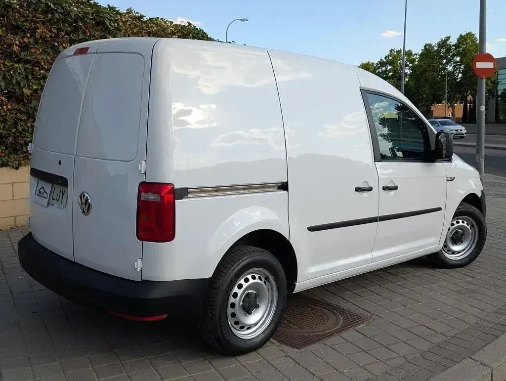 Usado VW Caddy 110 CV (80 kW) 2020 Blanco Monovolumen