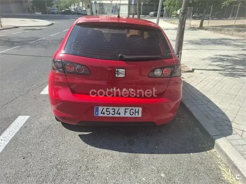 Usado Seat Ibiza Reference 80 CV (58 kW) 2006 Rojo Utilitario