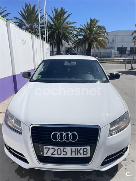Usado Audi A3 Attraction 105 CV (77 kW) 2013 Blanco Berlina