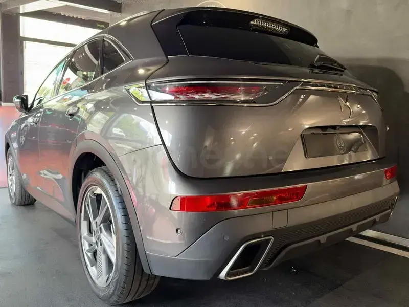 Usado DS Automobiles DS7 Crossback So Chic 180 CV (132 kW) 2020 Gris / plata SUV