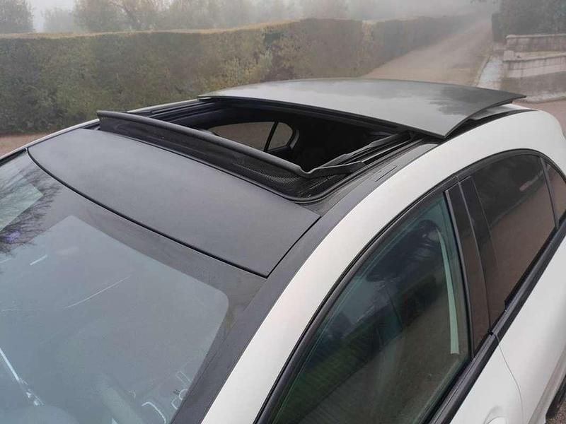 Usado Mercedes A180 AMG line 122 CV (89 kW) 2015 Blanco Utilitario