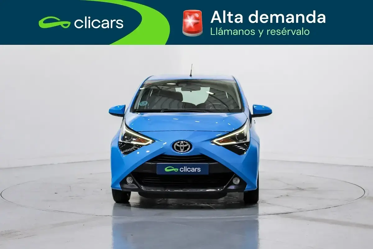 Usado Toyota Aygo X-play 72 CV (52 kW) 2019 Azul Utilitario