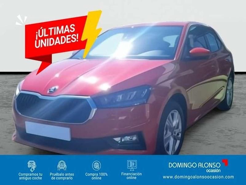 Usado Skoda Fabia Selection 95 CV (69 kW) 2025 Rojo Utilitario