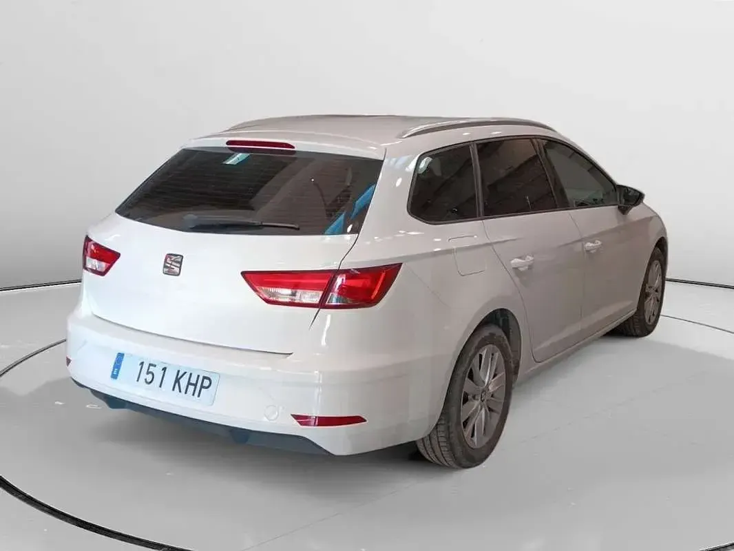 Usado Seat Leon ST Style 110 CV (80 kW) 2018 Blanco Familiar
