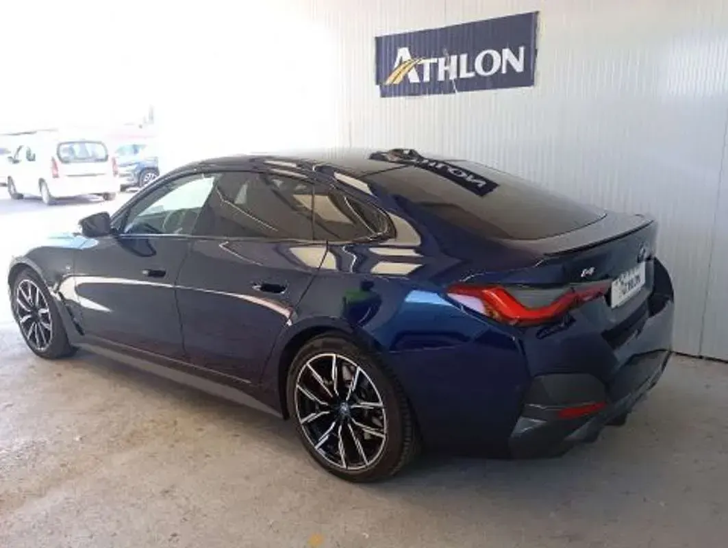 Usado BMW i4 M Sport 250 kW (340 CV) 2023 Azul Berlina