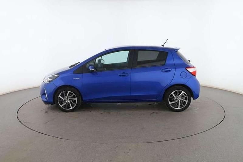 Usado Toyota Yaris Hybrid Active 102 CV (75 kW) 2020 Azul Berlina