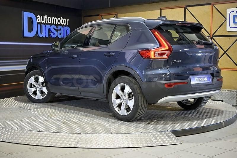 Usado Volvo XC40 Momentum 163 CV (119 kW) 2021 Gris / plata SUV