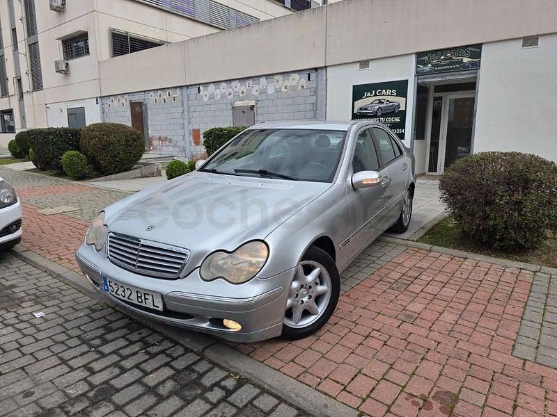 Usado Mercedes C240 Avantgarde 170 CV (125 kW) 2002 Gris / plata Berlina
