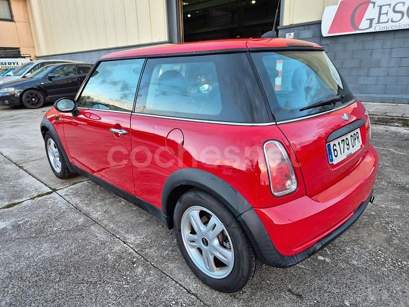 Usado Mini ONE 90 CV (66 kW) 2005 Rojo Utilitario