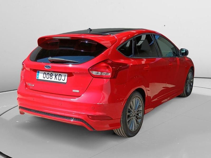 Usado Ford Focus ST-Line 125 CV (91 kW) 2017 Rojo Berlina