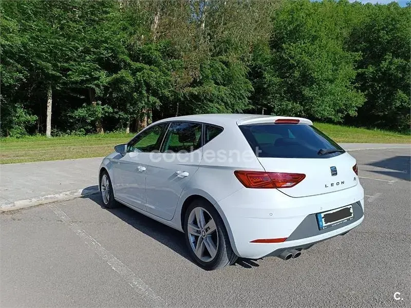 Usado Seat Leon FR 125 CV (91 kW) 2018 Blanco Berlina