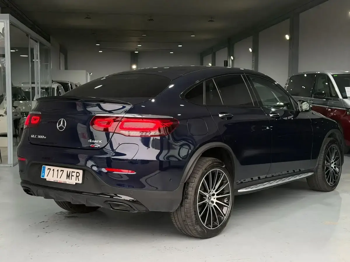 Usado Mercedes GLC300 314 CV (230 kW) 2023 Azul SUV