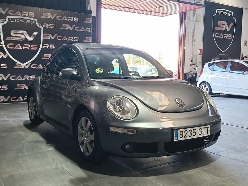 Usado VW New Beetle 105 CV (77 kW) 2008 Gris / plata Utilitario