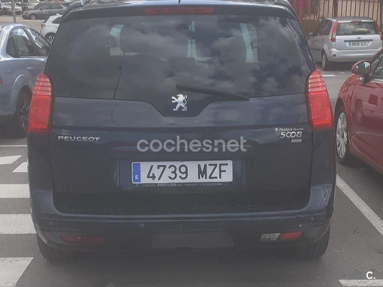 Usado Peugeot 5008 Active 115 CV (84 kW) 2013 Azul Monovolumen