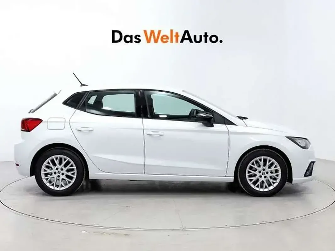 Usado Seat Ibiza FR 116 CV (85 kW) 2025 Blanco Utilitario