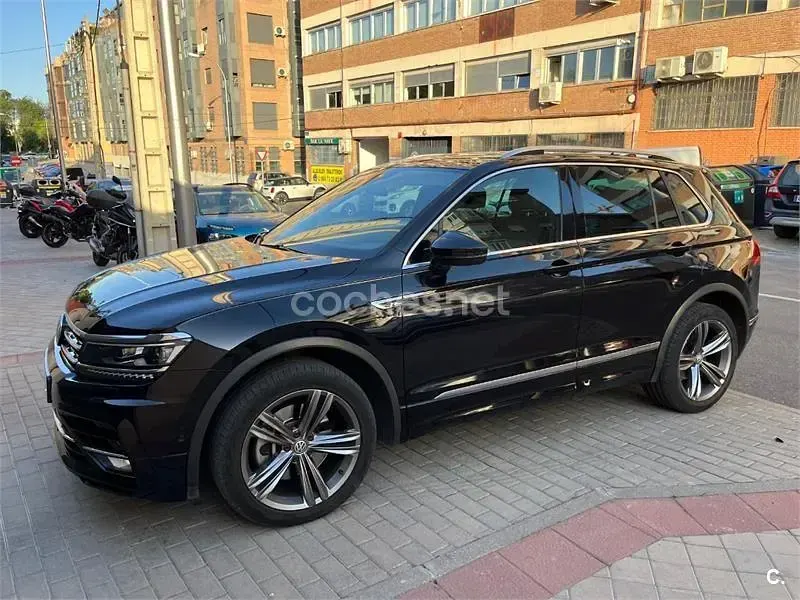 Usado VW Tiguan Sportline 180 CV (132 kW) 2017 Negro SUV