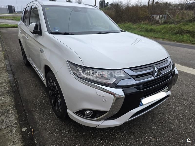 Usado Mitsubishi Outlander P-HEV 203 CV (149 kW) 2016 Blanco SUV